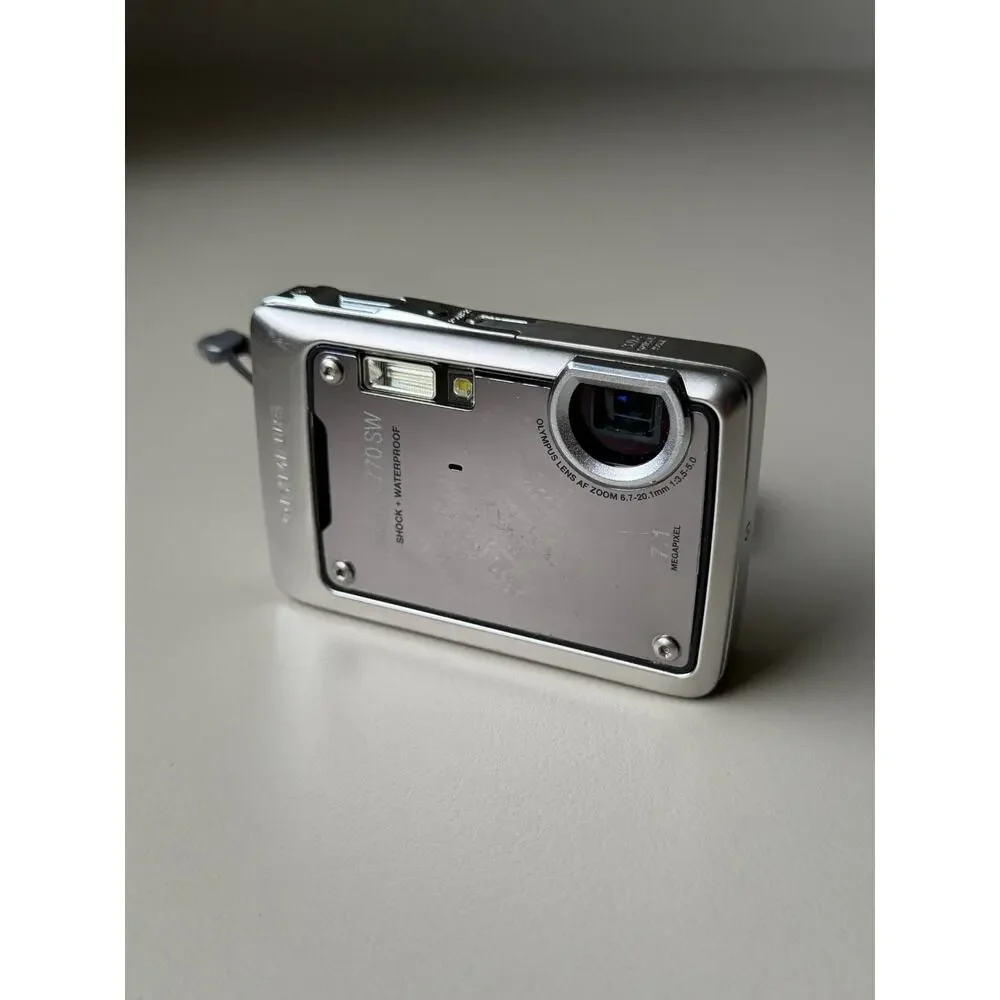 Olympus Stylus 770 SW Shock Waterproof y2k Digital Camera 7.1 MP w/Bag WORKS